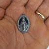 MÉDAILLE MIRACULEUSE EN ACIER INOXYDABLE BICOLORE 30X20MM