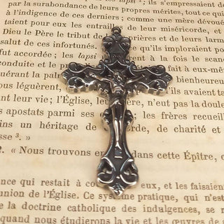 CRUZ DE ROSARIO FLOR DE LIS (ACERO INOXIDABLE)