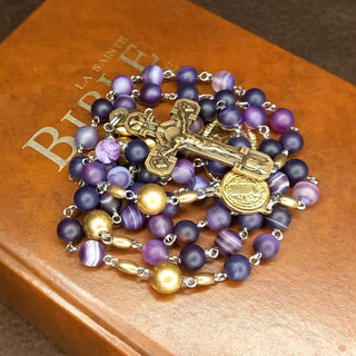 CHAPELET EN AGATE VIOLET ET LAITON LE PURPURA