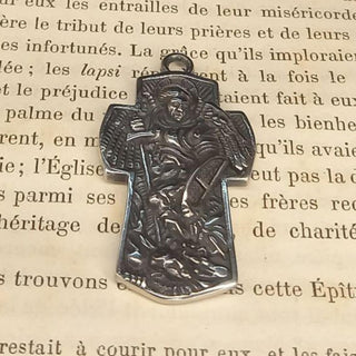 CROIX MÉDAILLE SAINT MICHEL INOX DORÉ