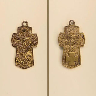 Medalla de la Cruz de San Miguel de acero inoxidable bañada en plata 