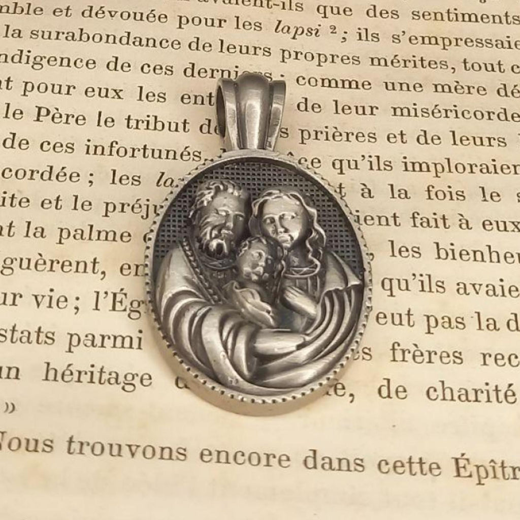 MÉDAILLE SAINTE FAMILLE EN ÉTAIN